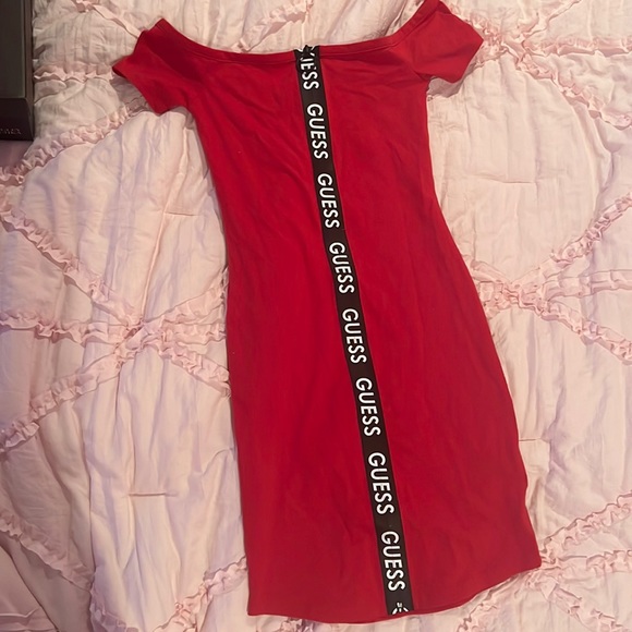 guess red off the shoulder dress Guess | Dresses | Selling Guess Dress Only Worn Once The Size Xs The Color  Is Red And Black
